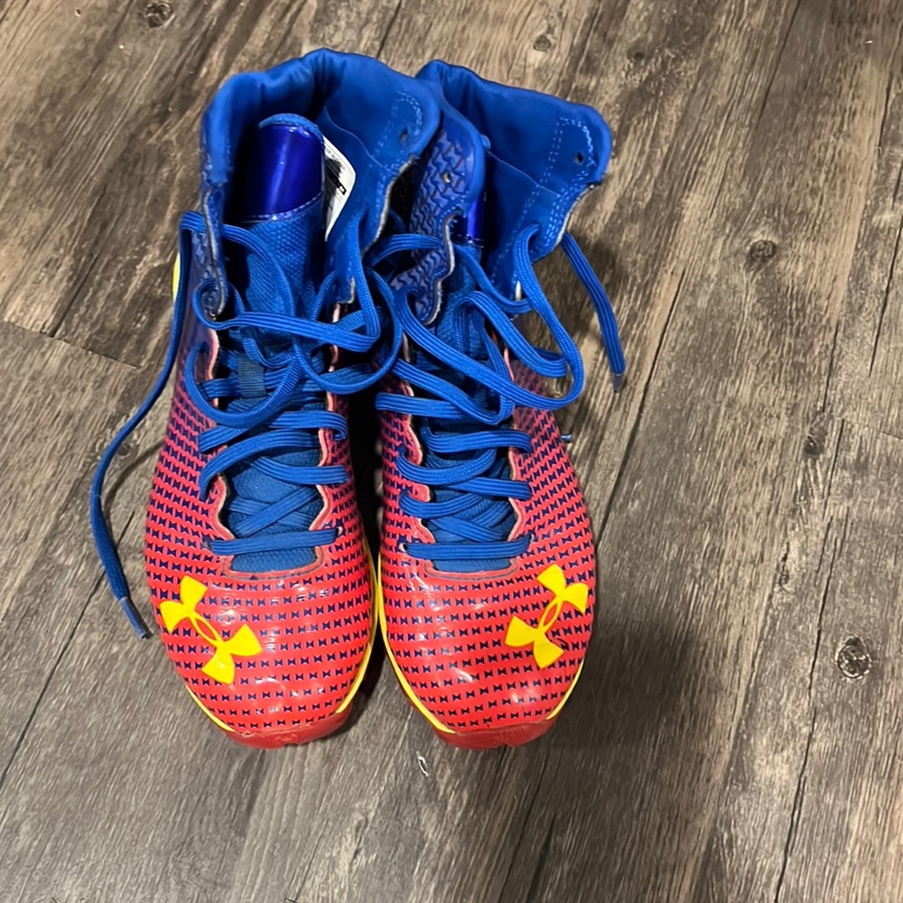 Boys size 5 Under armour football cleats